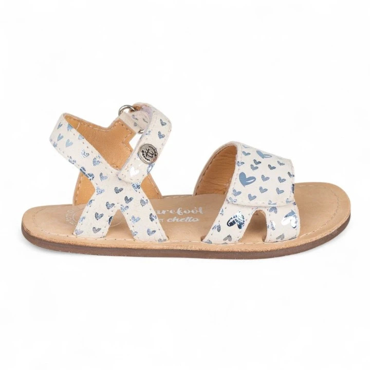 SANDALIA BAREFOOT PIEL CHETTO ESTILO CLÁSICO CORAZONES en color Beige